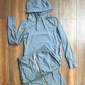 Vuori Spring Heather Blue Halo Essential Hoodie and Performance Joggers Small